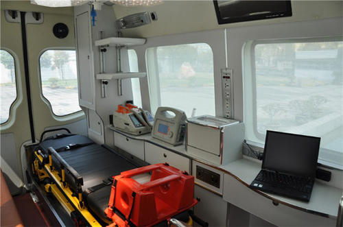 罗甸县救护车内部